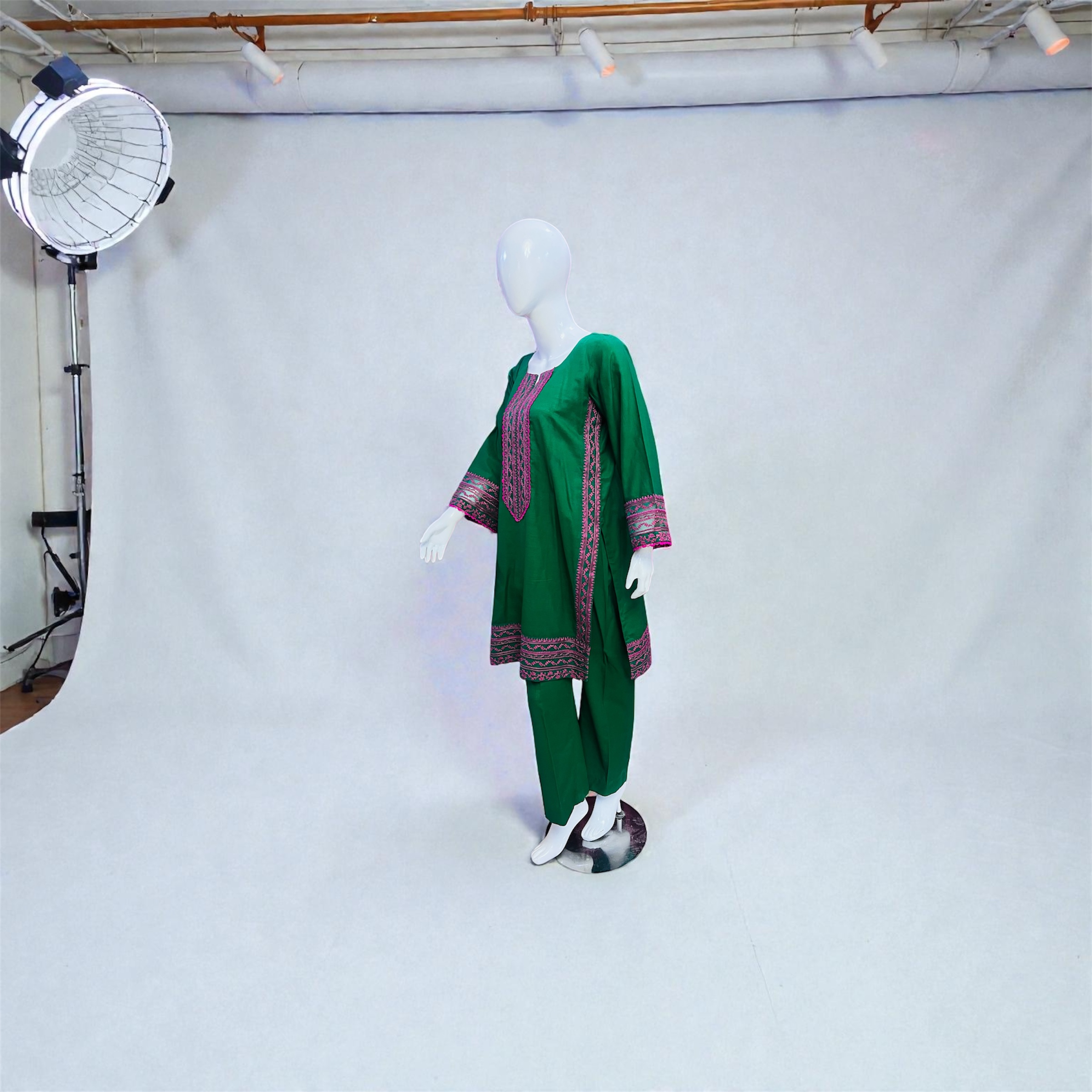 GREEN EMBROIDERED 2PC